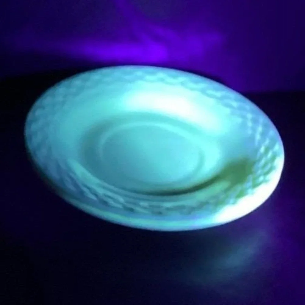 Anchor Hocking Fish Scale Ivory‎ White Basketweave Saucers, Set Of 2, Uranium